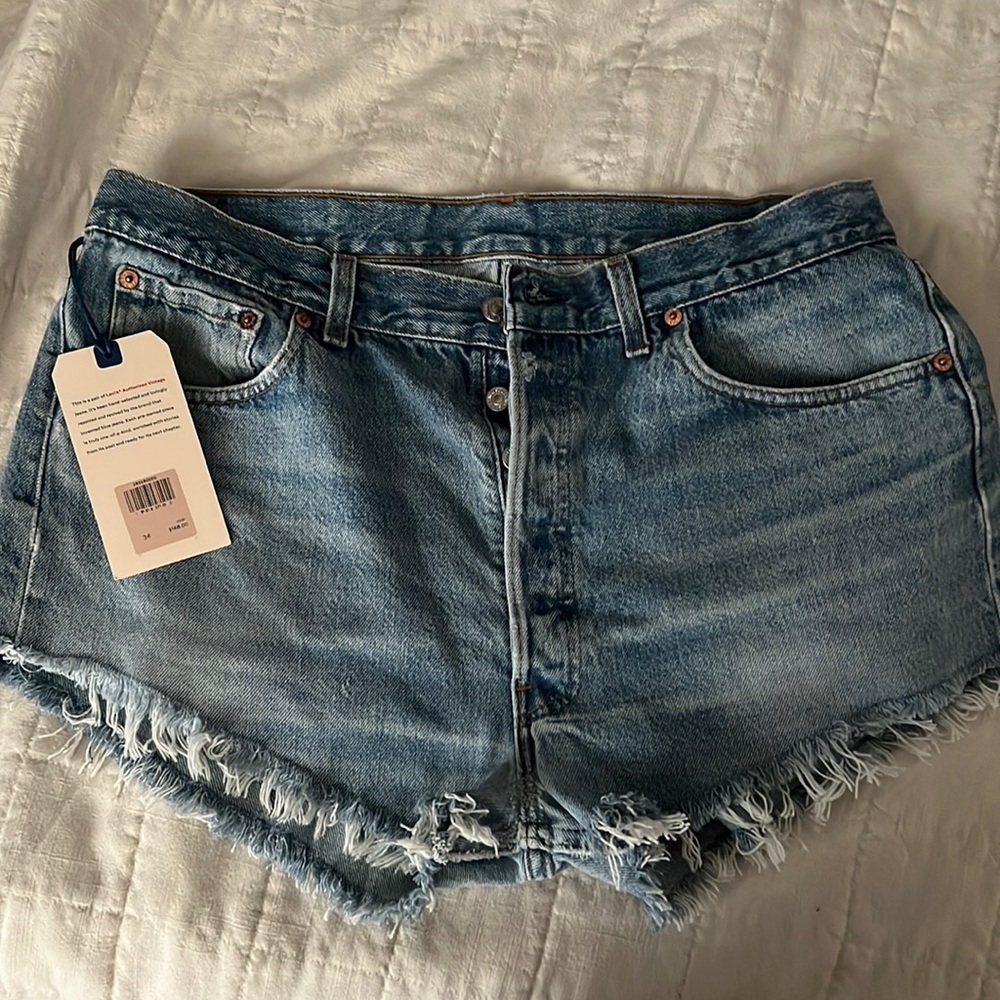 Never worn vintage Levi shorts
